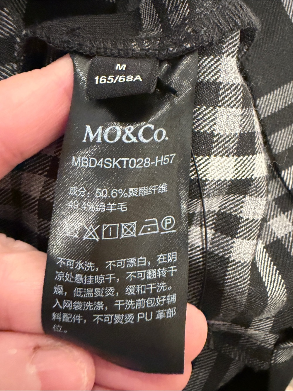 Mo&Co Flowy Plaid Maxi Skirt in Black and White with gold buckle - Picture 4 of 9